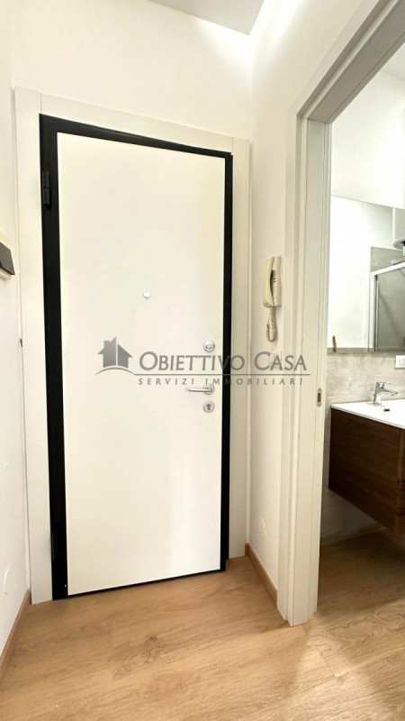 APD750 - Affittasi luminoso monolocale completamente ristrutturato situato in posizione centralis...