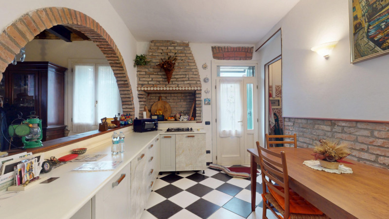 TI INVITIAMO A VISITARE PRIMA IL VIRTUL TOUR 3D DELL'APPARTAMENTO.
COSI' POTRAI VISITARLO SOLO SE...