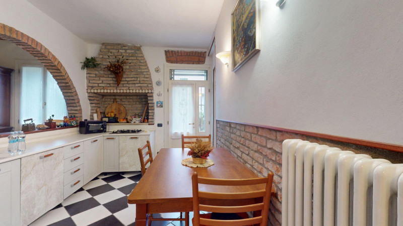 TI INVITIAMO A VISITARE PRIMA IL VIRTUL TOUR 3D DELL'APPARTAMENTO.
COSI' POTRAI VISITARLO SOLO SE...