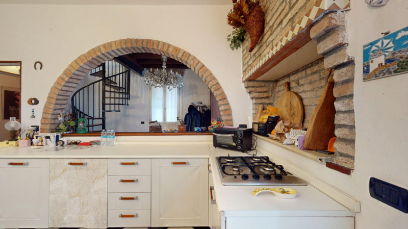 TI INVITIAMO A VISITARE PRIMA IL VIRTUL TOUR 3D DELL'APPARTAMENTO.
COSI' POTRAI VISITARLO SOLO SE...