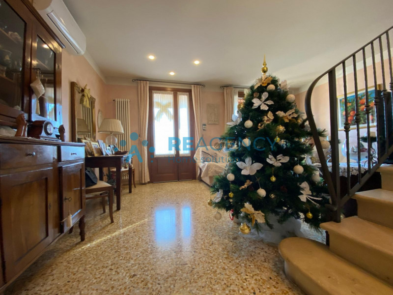 ARCUGNANO - Zona Nogarazza

Stai cercando una Porzione di Bifamiliare recente, ben tenuta e con a...