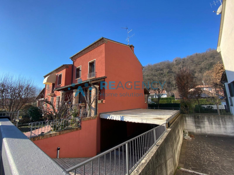 ARCUGNANO - Zona Nogarazza

Stai cercando una Porzione di Bifamiliare recente, ben tenuta e con a...