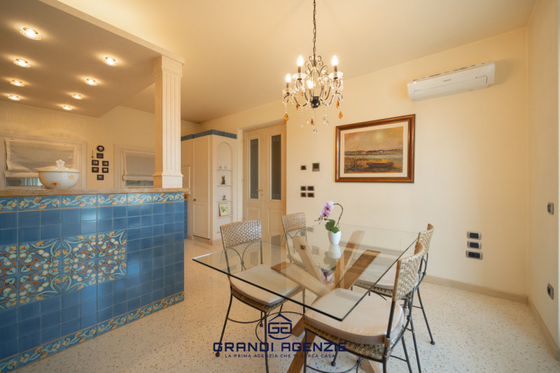 Proponiamo in vendita una villa singola esclusiva, costruita nel 2007 con criteri antisismici, im...