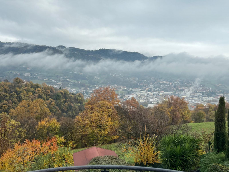 Proponiamo in vendita una villa singola esclusiva, costruita nel 2007 con criteri antisismici, im...