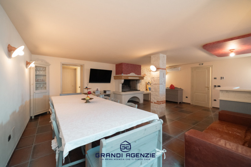 Proponiamo in vendita una villa singola esclusiva, costruita nel 2007 con criteri antisismici, im...