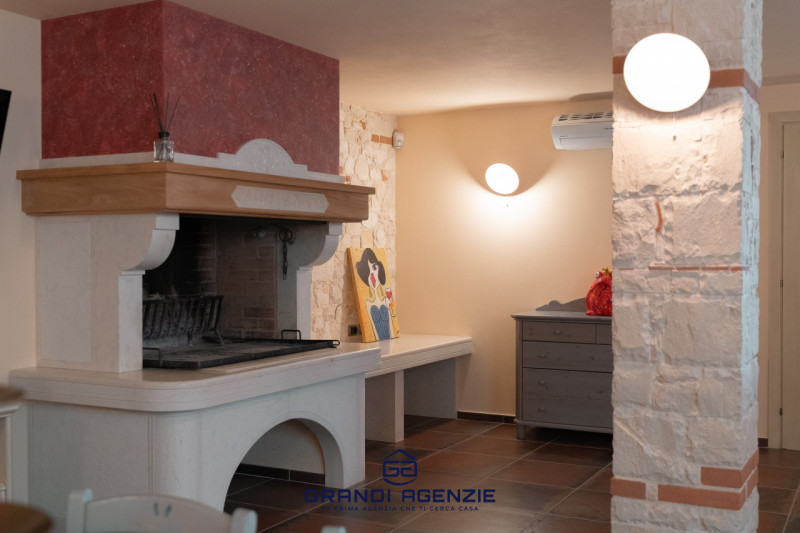 Proponiamo in vendita una villa singola esclusiva, costruita nel 2007 con criteri antisismici, im...