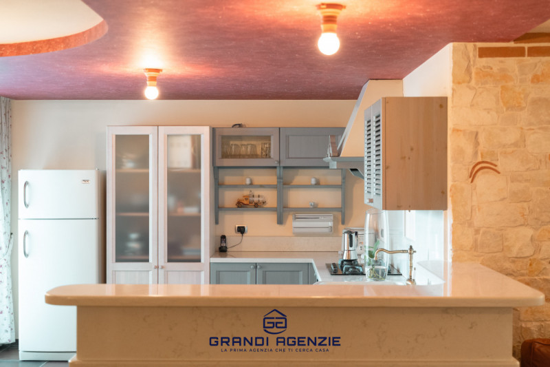 Proponiamo in vendita una villa singola esclusiva, costruita nel 2007 con criteri antisismici, im...