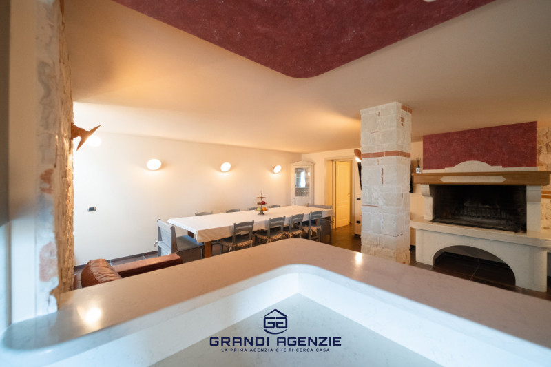 Proponiamo in vendita una villa singola esclusiva, costruita nel 2007 con criteri antisismici, im...