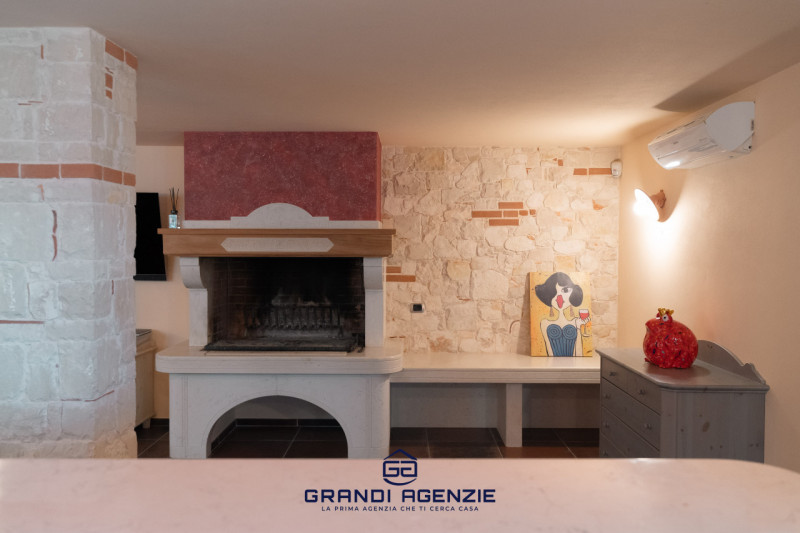 Proponiamo in vendita una villa singola esclusiva, costruita nel 2007 con criteri antisismici, im...