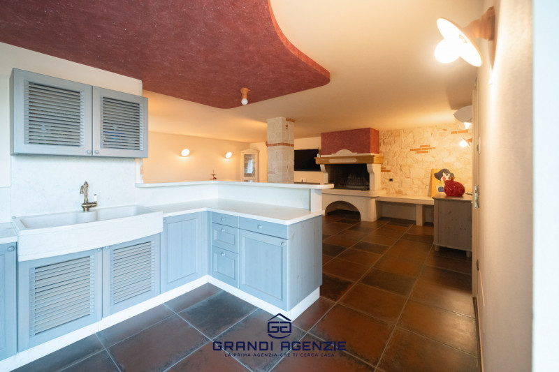 Proponiamo in vendita una villa singola esclusiva, costruita nel 2007 con criteri antisismici, im...