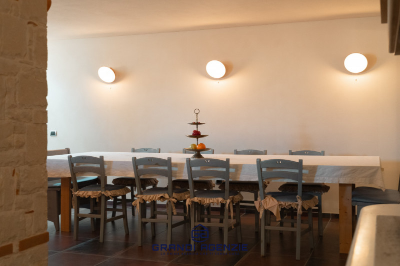 Proponiamo in vendita una villa singola esclusiva, costruita nel 2007 con criteri antisismici, im...