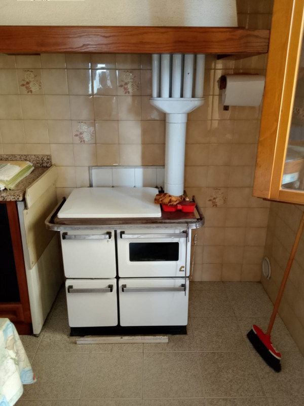 Nel centro di Piacenza d’Adige, proponiamo in vendita una spaziosa bifamiliare recentemente ristr...