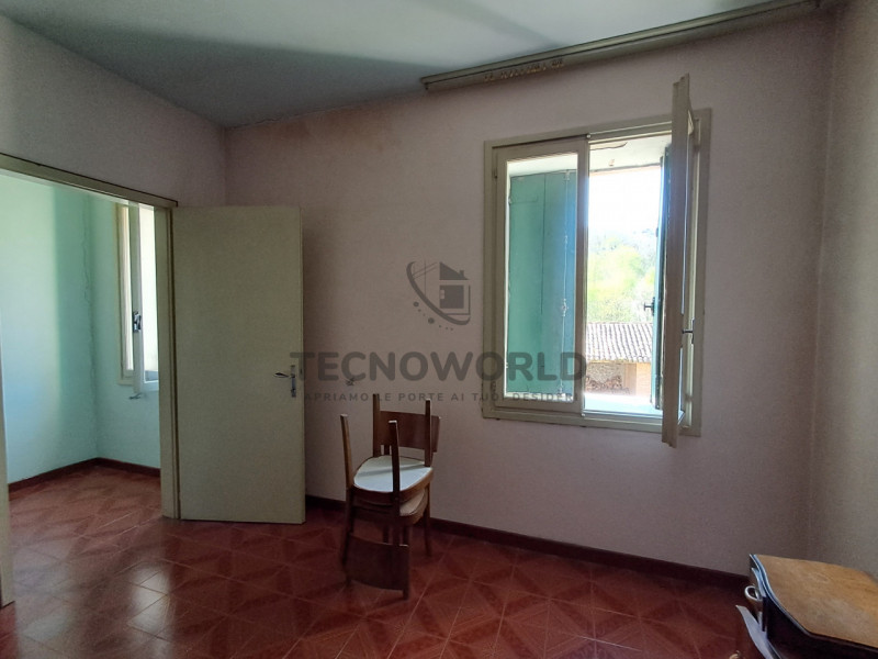 Nel cuore delle prime colline di Leguzzano, dove il panorama mozzafiato si sposa con la tranquill...