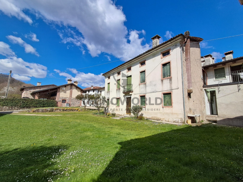 Nel cuore delle prime colline di Leguzzano, dove il panorama mozzafiato si sposa con la tranquill...