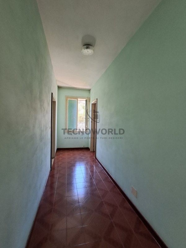 Nel cuore delle prime colline di Leguzzano, dove il panorama mozzafiato si sposa con la tranquill...