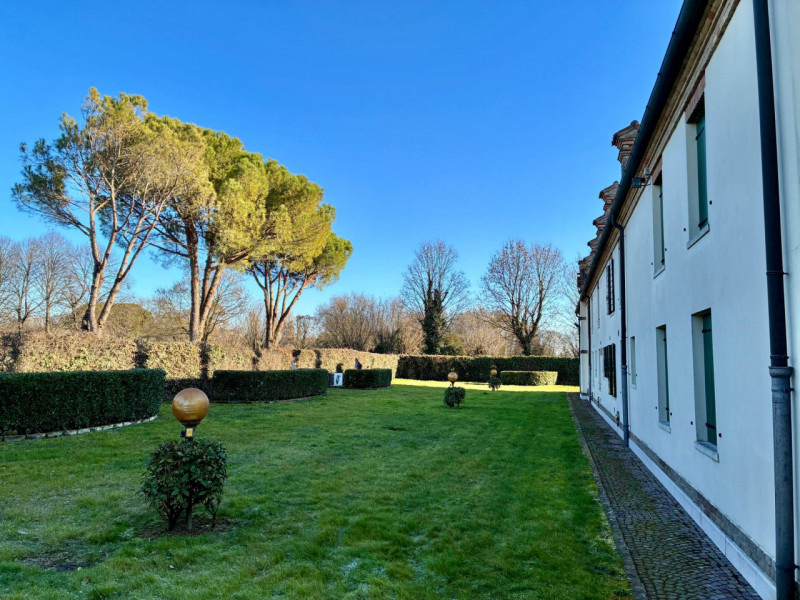 MONTECCHIA. BELLISSIMO CONTESTO DI VERDE E NATURA PORZIONE AUTONOMA villetta a schiera
DI SEI UNI...