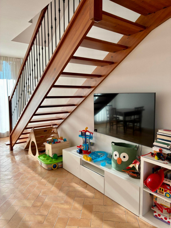 MONTECCHIA. BELLISSIMO CONTESTO DI VERDE E NATURA PORZIONE AUTONOMA villetta a schiera
DI SEI UNI...