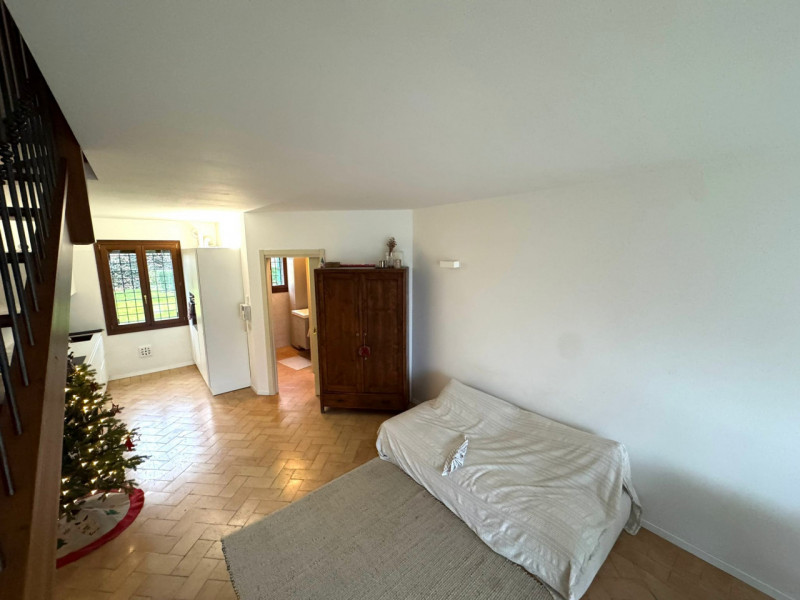 MONTECCHIA. BELLISSIMO CONTESTO DI VERDE E NATURA PORZIONE AUTONOMA villetta a schiera
DI SEI UNI...