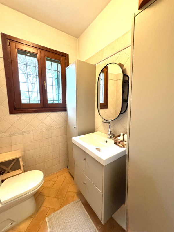 MONTECCHIA. BELLISSIMO CONTESTO DI VERDE E NATURA PORZIONE AUTONOMA villetta a schiera
DI SEI UNI...