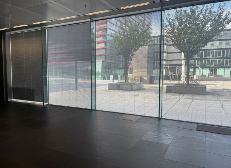 Proponiamo in vendita un esclusivo ufficio/negozio di rappresentanza nel cuore del Net Center di ...