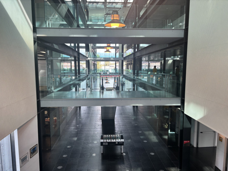 Proponiamo in vendita un esclusivo ufficio/negozio di rappresentanza nel cuore del Net Center di ...