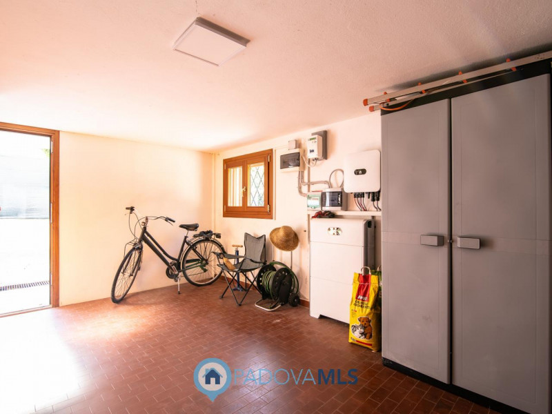 Immobile in esclusiva al Gruppo Padova MLS
Proponiamo mezza bifamiliare Posizionata in un quartie...