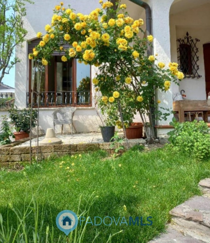 Immobile in esclusiva al Gruppo Padova MLS
Proponiamo mezza bifamiliare Posizionata in un quartie...