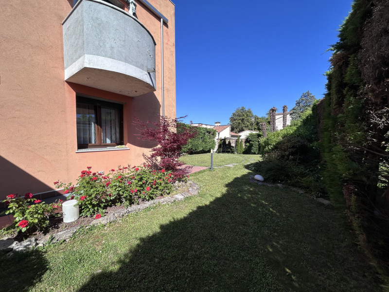RIF: FR007 PADOVA - ABANO TERME Proponiamo in vendita appartamento bi-camere con doppi servizi, a...