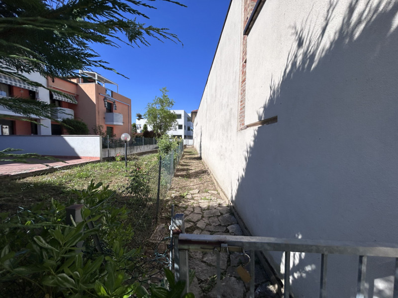 RIF: FR007 PADOVA - ABANO TERME Proponiamo in vendita appartamento bi-camere con doppi servizi, a...