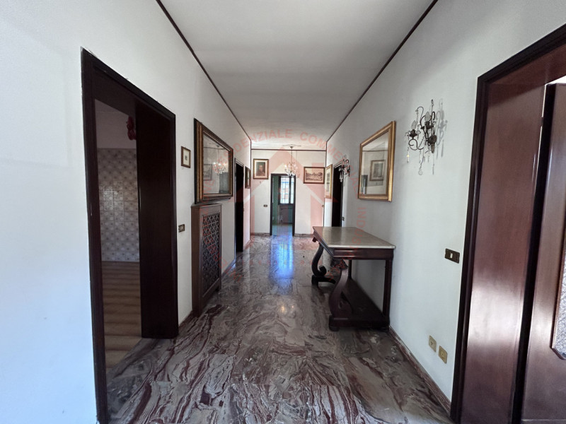 RIF: FR008 Proponiamo in vendita casa singola con giardino piantumato in quartiere residenziale s...