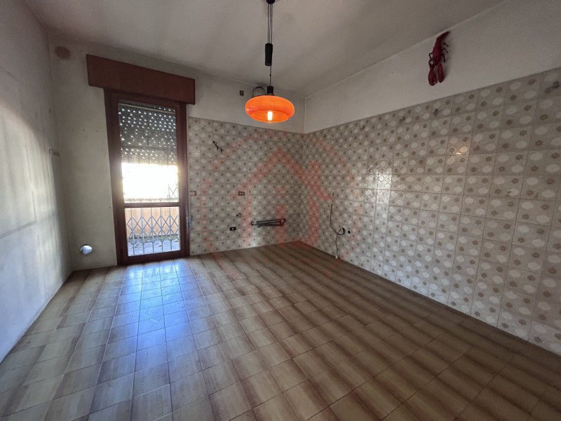 RIF: FR008 Proponiamo in vendita casa singola con giardino piantumato in quartiere residenziale s...