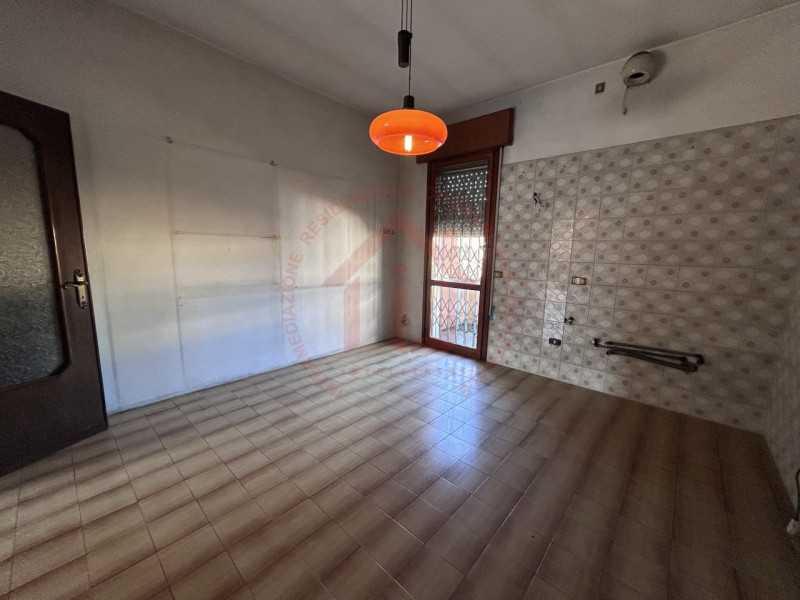 RIF: FR008 Proponiamo in vendita casa singola con giardino piantumato in quartiere residenziale s...