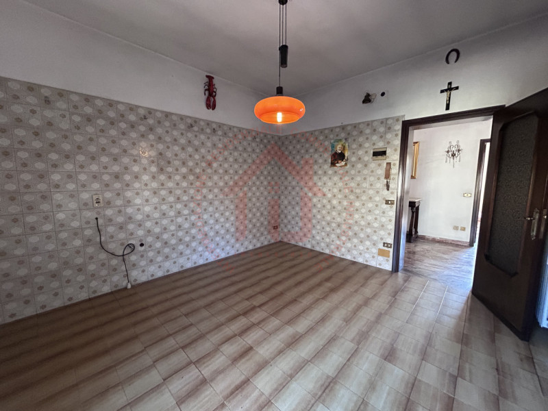 RIF: FR008 Proponiamo in vendita casa singola con giardino piantumato in quartiere residenziale s...