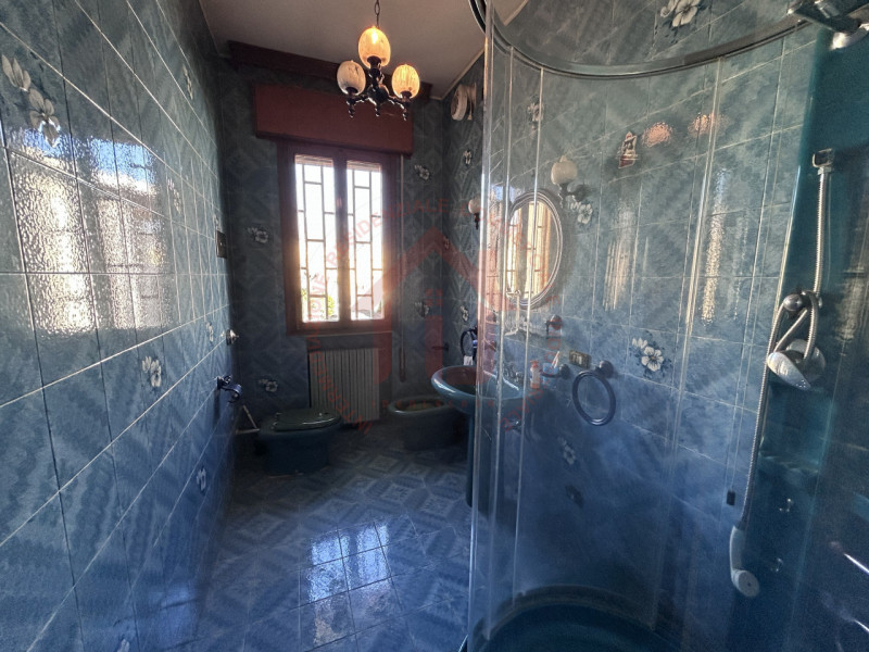 RIF: FR008 Proponiamo in vendita casa singola con giardino piantumato in quartiere residenziale s...