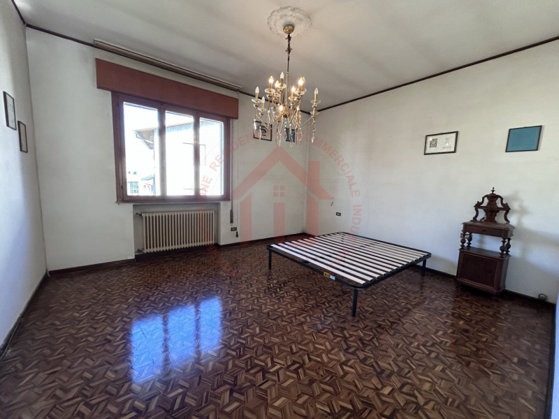 RIF: FR008 Proponiamo in vendita casa singola con giardino piantumato in quartiere residenziale s...