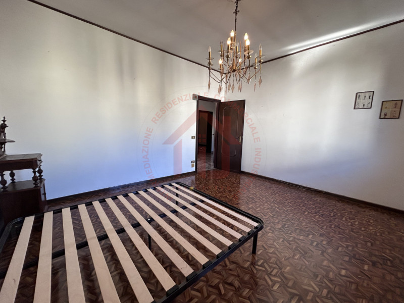 RIF: FR008 Proponiamo in vendita casa singola con giardino piantumato in quartiere residenziale s...