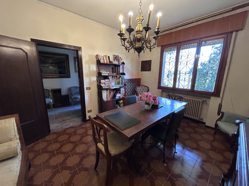 RIF: FR008 Proponiamo in vendita casa singola con giardino piantumato in quartiere residenziale s...