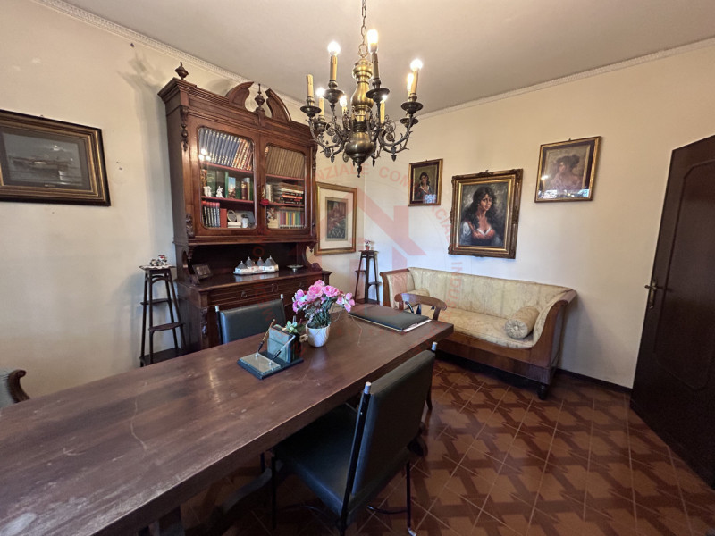 RIF: FR008 Proponiamo in vendita casa singola con giardino piantumato in quartiere residenziale s...