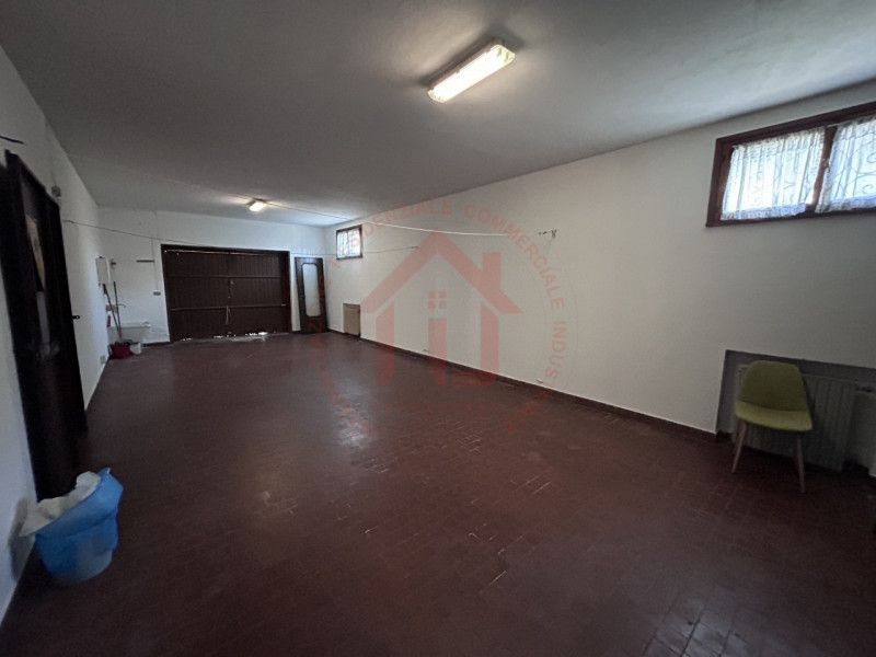 RIF: FR008 Proponiamo in vendita casa singola con giardino piantumato in quartiere residenziale s...