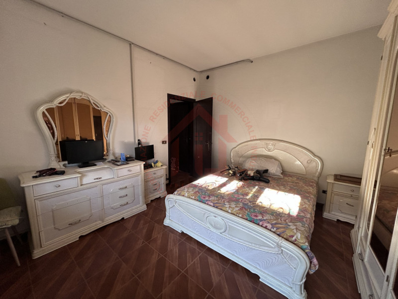 RIF: FR008 Proponiamo in vendita casa singola con giardino piantumato in quartiere residenziale s...
