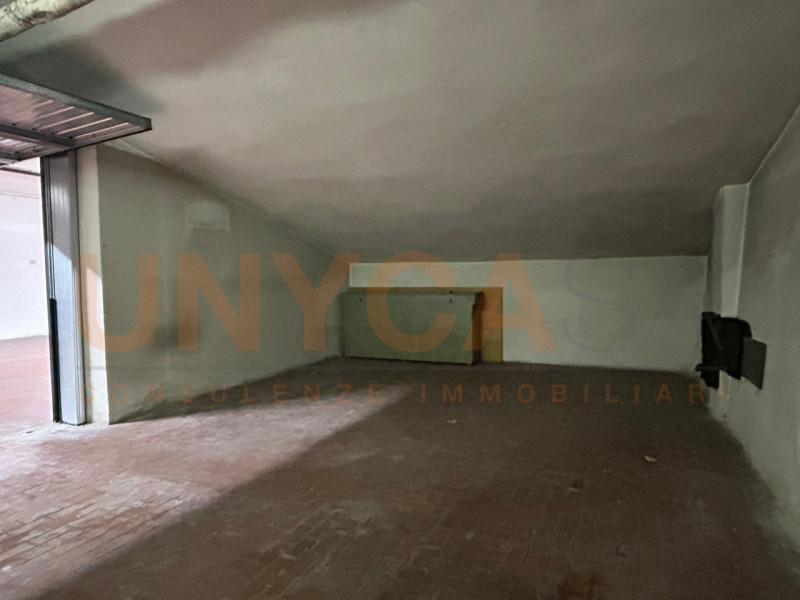 PADOVA – Proponiamo in vendita garage di 20 mq, situato nel cuore del centro storico di Padova, i...