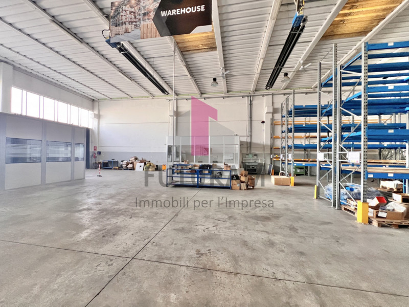 MONTECCHIO MAGGIORE - RIF.611FUTURAM - PER INFO 0444 310220

In posizione strategica e comoda ai ...