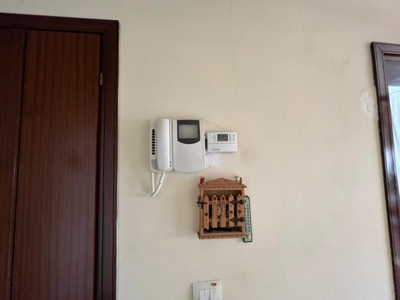 Proponiamo in vendita a Longare, in una tranquilla e silenziosa via residenziale chiusa, una porz...