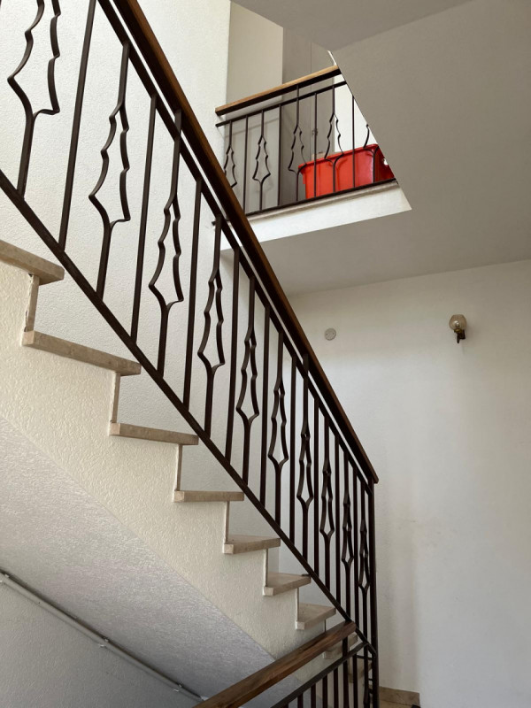 Proponiamo in vendita a Longare, in una tranquilla e silenziosa via residenziale chiusa, una porz...