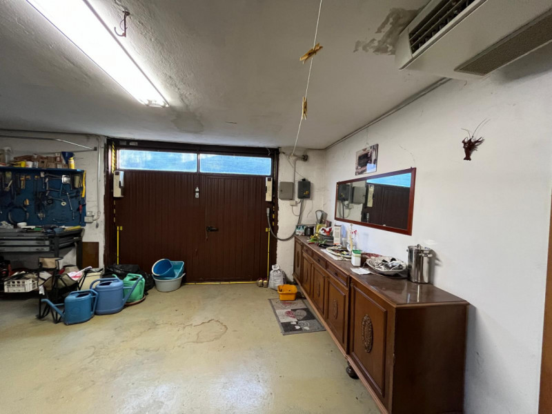 Proponiamo in vendita a Longare, in una tranquilla e silenziosa via residenziale chiusa, una porz...