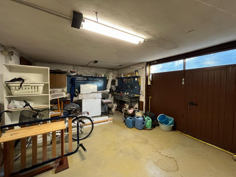 Proponiamo in vendita a Longare, in una tranquilla e silenziosa via residenziale chiusa, una porz...