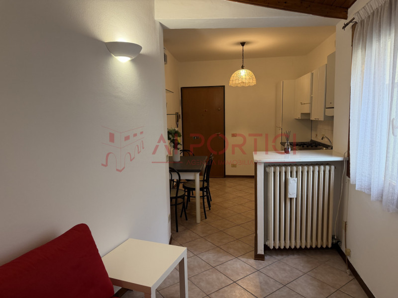 PIOVE DI SACCO Centro storico - Nel cuore del paese, proponiamo APPARTAMENTO con travi a vista si...