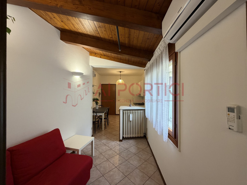 PIOVE DI SACCO Centro storico - Nel cuore del paese, proponiamo APPARTAMENTO con travi a vista si...