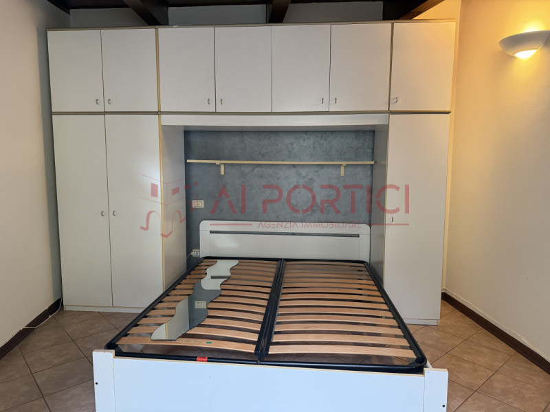 PIOVE DI SACCO Centro storico - Nel cuore del paese, proponiamo APPARTAMENTO con travi a vista si...