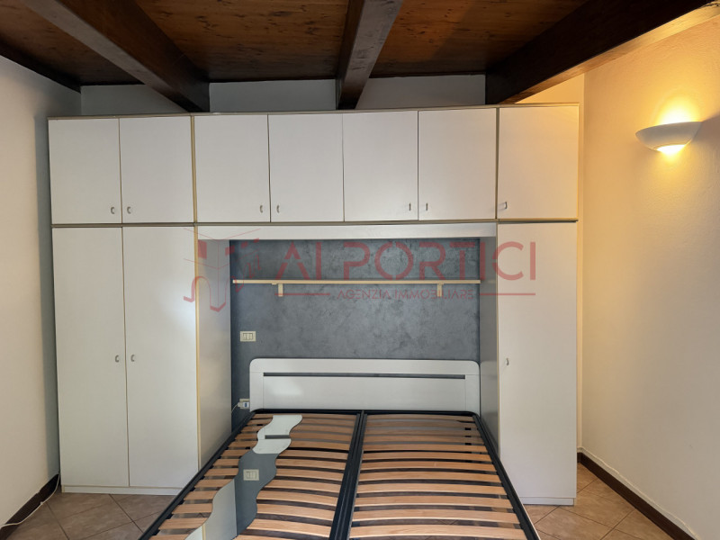 PIOVE DI SACCO Centro storico - Nel cuore del paese, proponiamo APPARTAMENTO con travi a vista si...